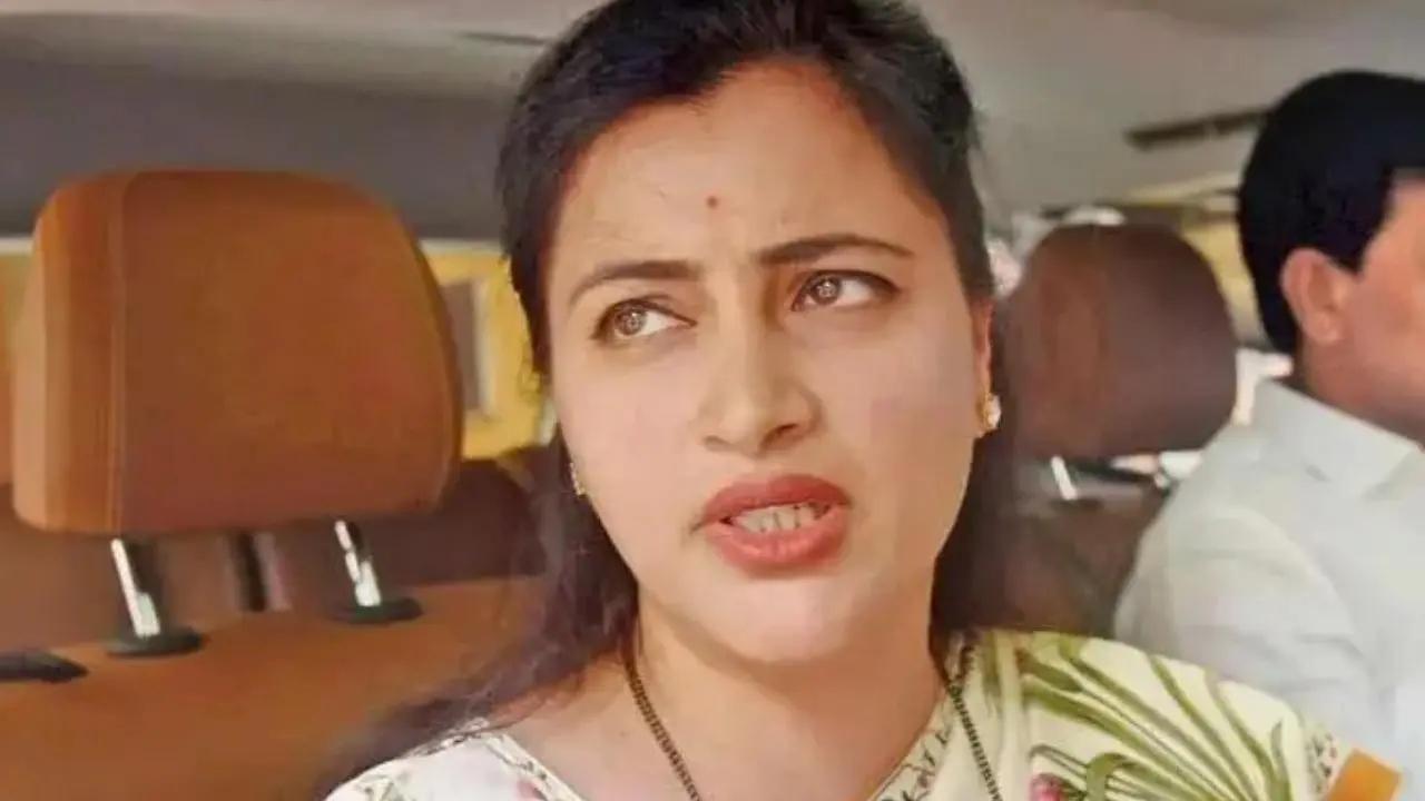 Maharashtra: MP Navneet Rana receives death threat, FIR registered against accused