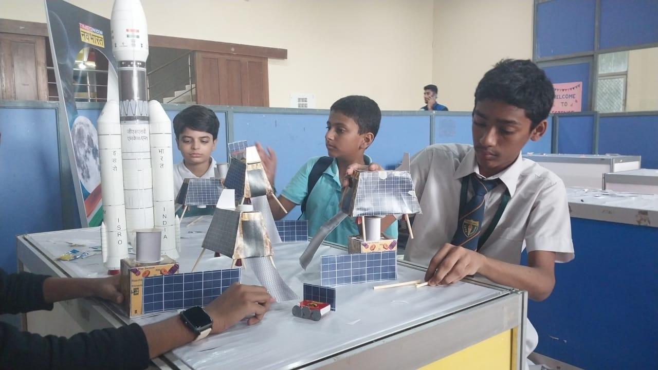 The LM comprising the lander (Vikram) and the 26 kg rover (Pragyan), made the soft landing near the south polar region of the Moon this evening.
In Pic: School students in Mumbai along with their school projects related to satellite (Pic/Ashish Raje)