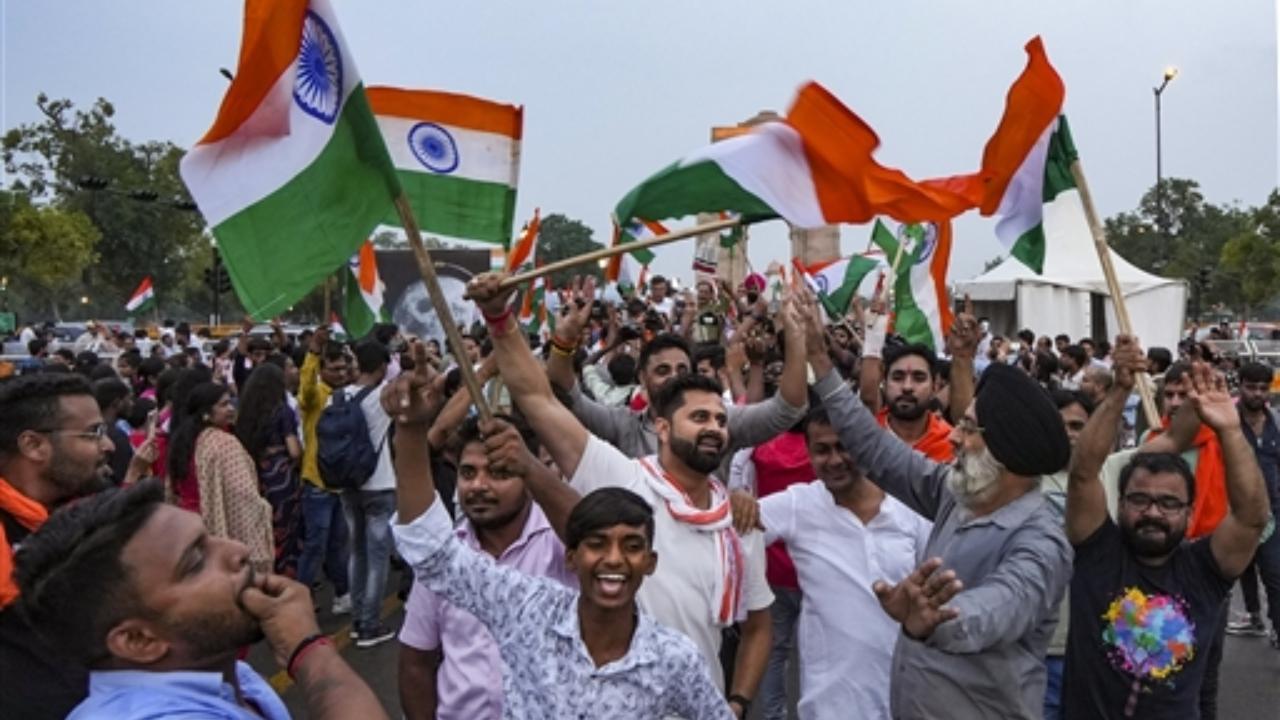 Citizens across India celebrate successful soft landing of Chandrayaan-3 on Moon