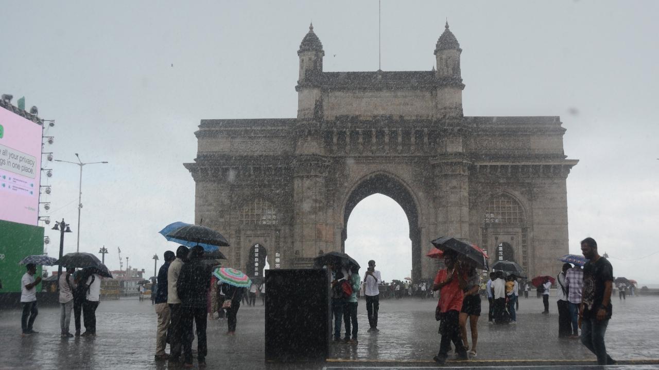 Despite the sudden showers, visitors at Gateway of India seemed in high spirits. Some were getting drenched in the rainfall while posing for the cameras