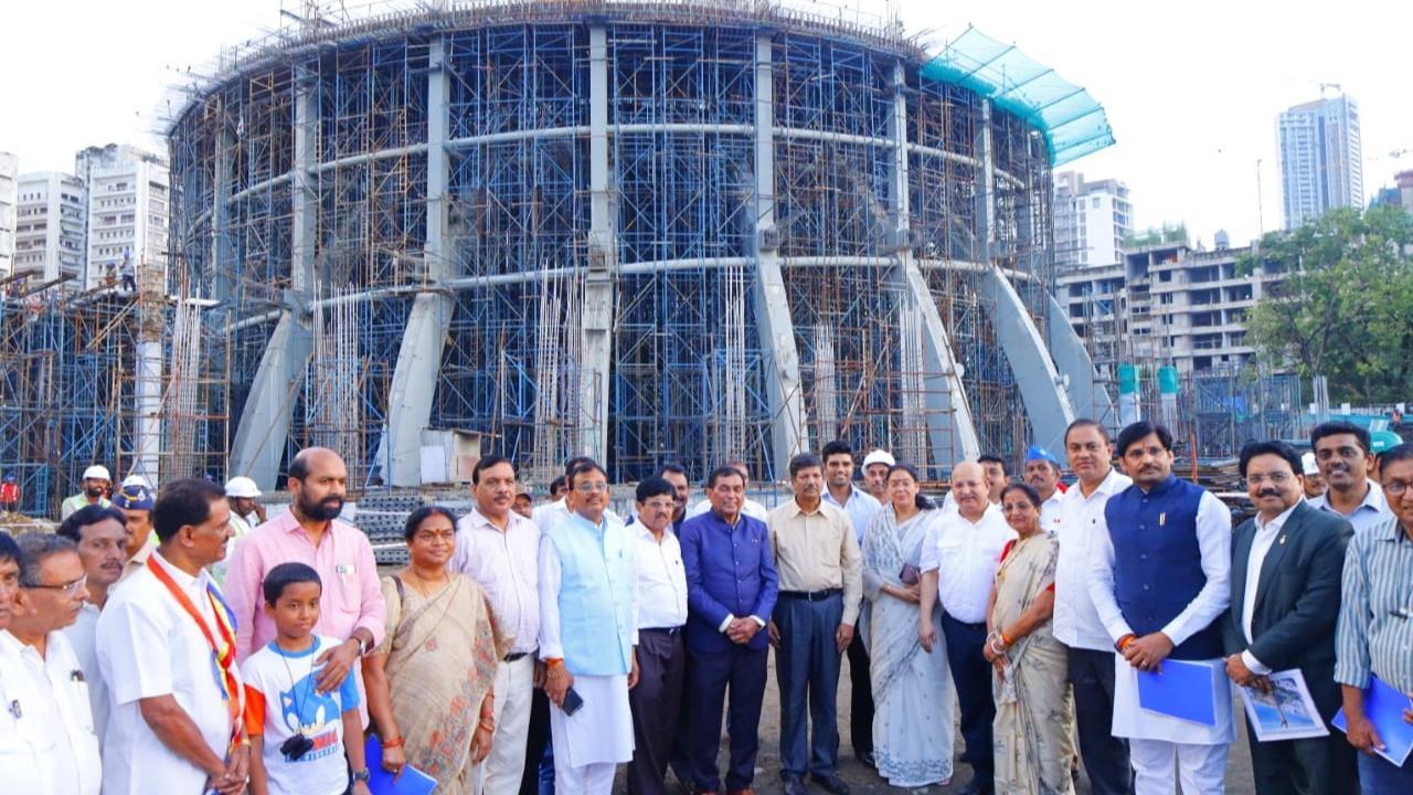 During the visit, the committee was presented with a detailed overview of the construction and design of the memorial by MMRDA commissioner Dr Sanjay Mukherjee (Pic/MMRDA)