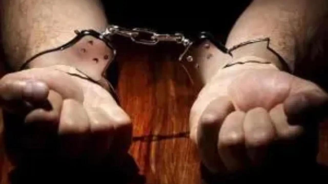 Mumbai Crime 19-year-old waiter arrested for molesting 13-year-old girl image