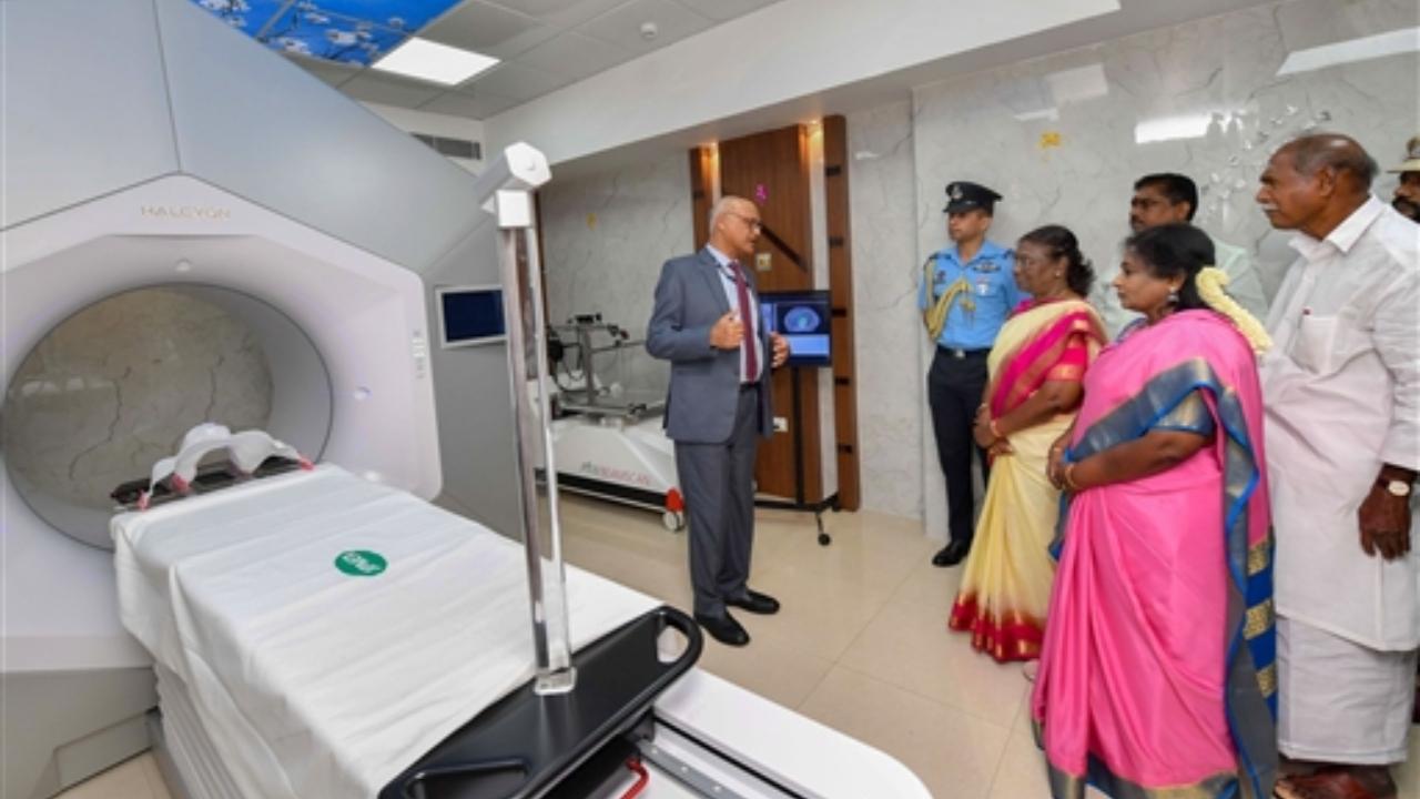 President Droupadi Murmu during the inauguration of the Linear Accelerator at Jawaharlal Institute of Postgraduate Medical Education and Research (JIPMER), in Puducherry