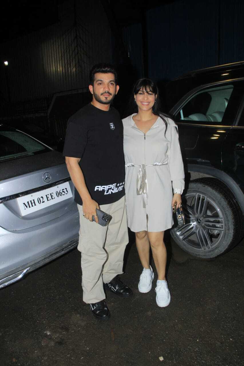 Kareena Kapoor Khan Flaunts Her Uber Cool Look In White Hoodie and