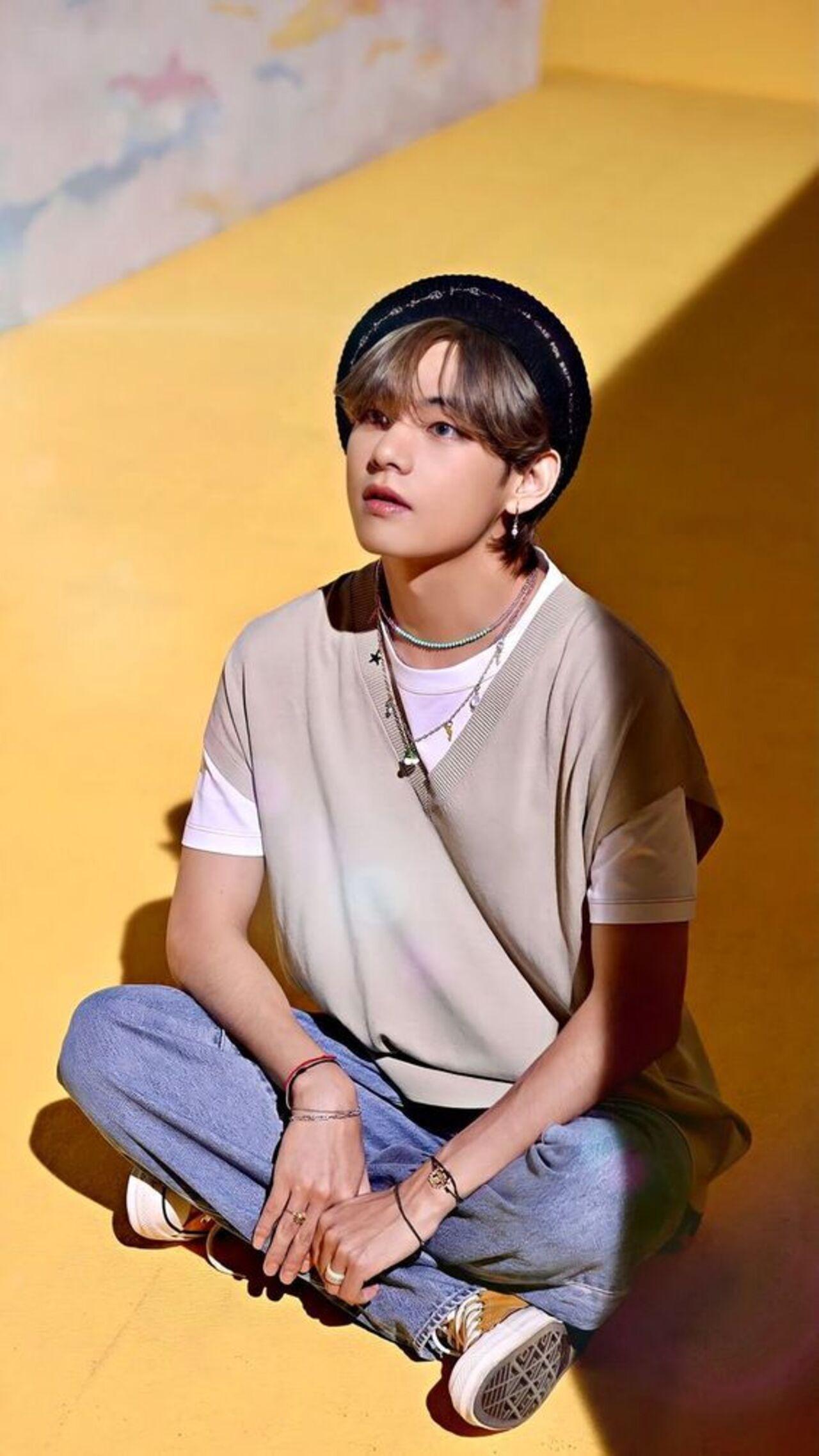 Download Taehyung Louis Vuitton Picture