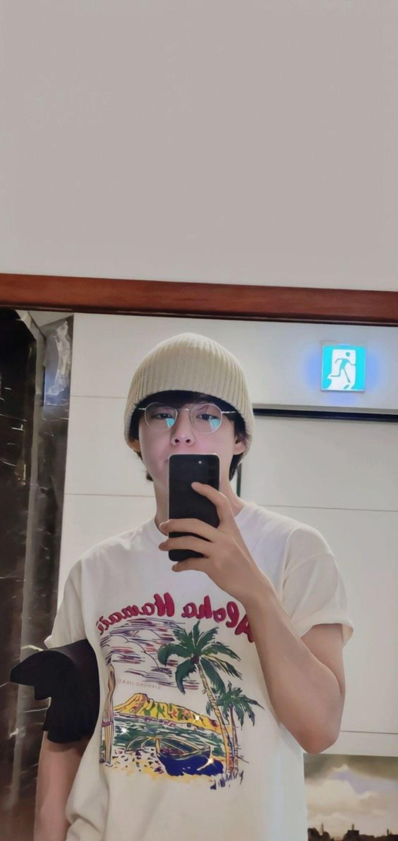 Taehyung is a beanie boy through and through!
