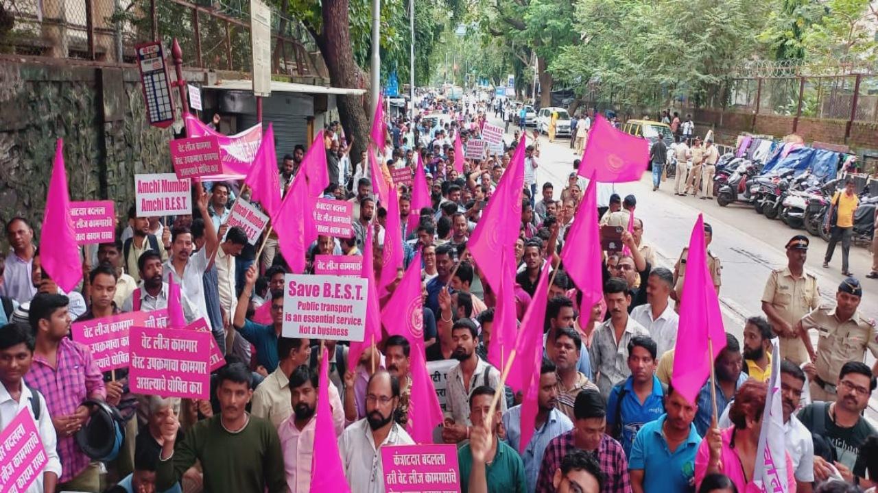 Mumbai: Strike by drivers of private operators hired by BEST enters 7th day; 551 buses remain off roads