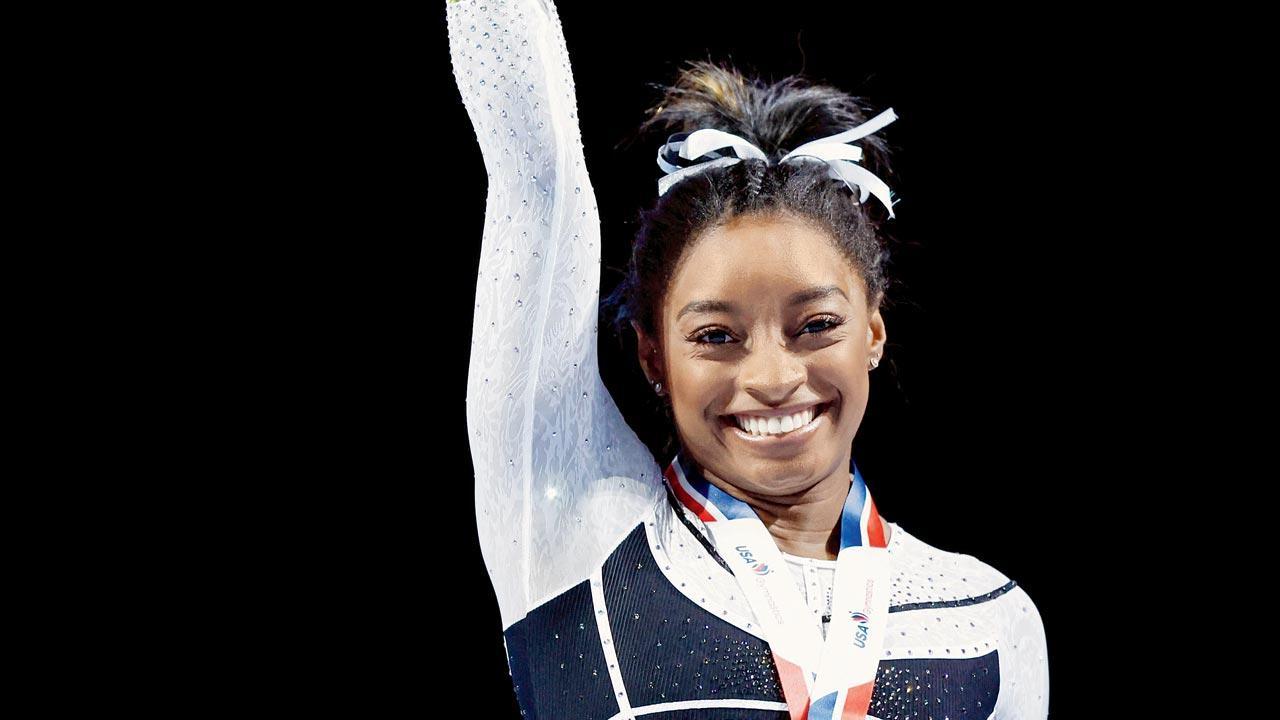 Biles shines on vault while surging to lead at US C’ships
