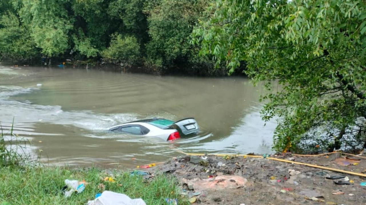 Maharashtra: 25-year-old man drives into water body along with his car