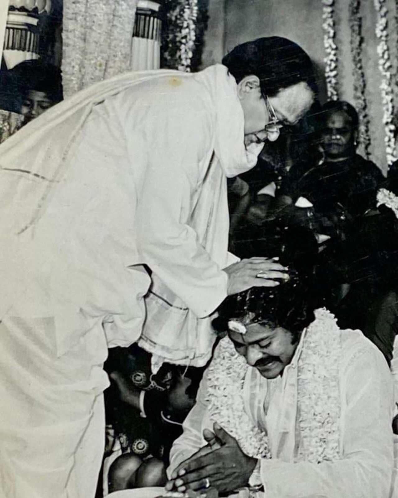 Chiranjeevi seeks blessings from his father-in-law Allu Ramalingaiah on his wedding day