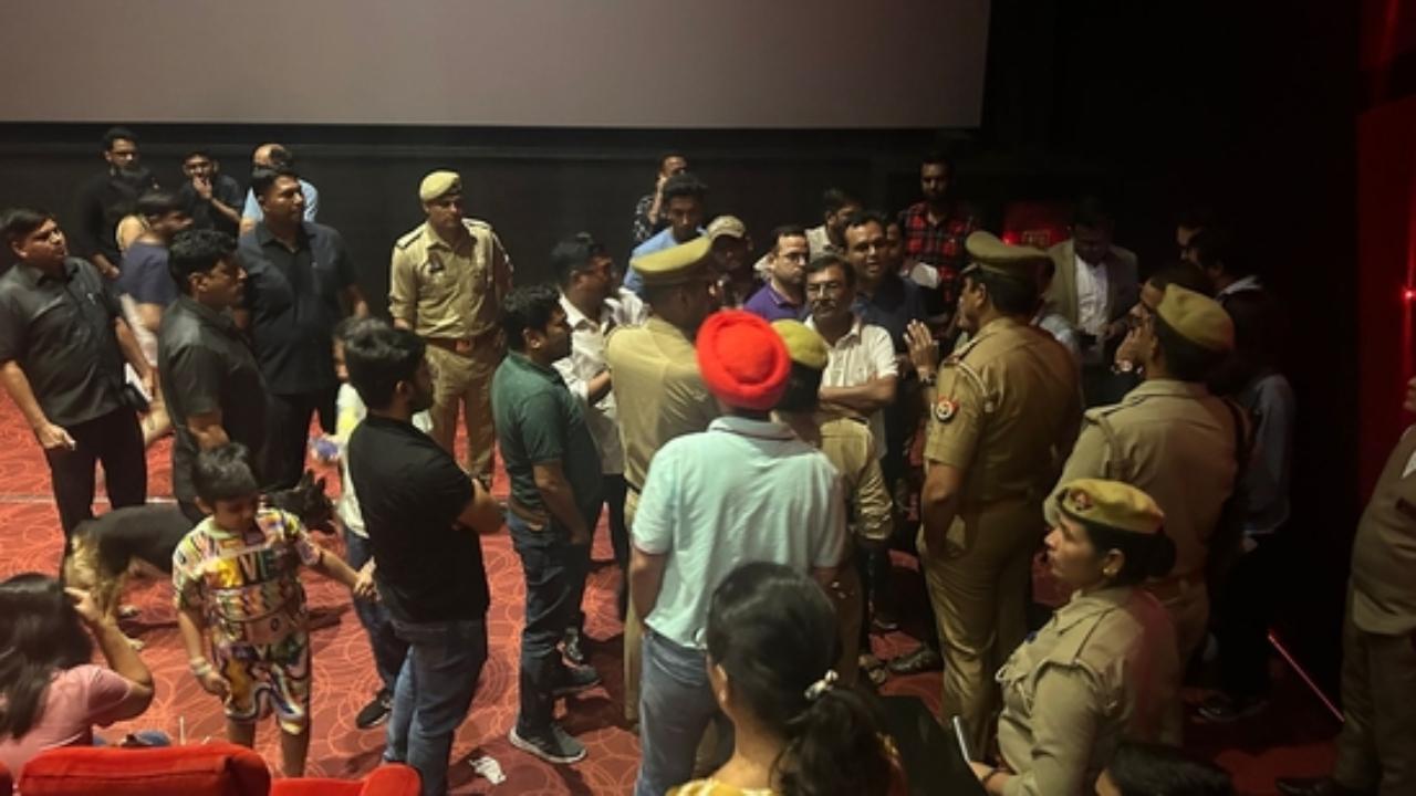 'Gadar 2' screening stops midway in Noida theatre as projector breaks down; angry audience demand refund