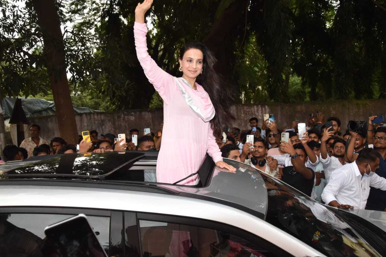 Ameesha Patel was spotted as she greeted her fans at G7 multiplex in Bandra as 'Gadar 2' receives a lot of love