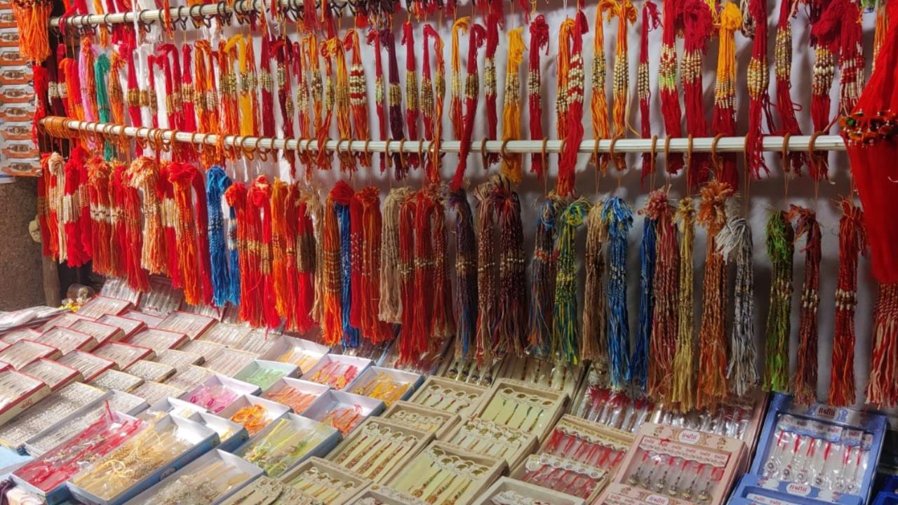 Stalls in some of Dadar’s prominent lanes are adorned with hundreds of rakhis that are a mix of both old and new designs. Customers were seen rummaging for outstanding rakhis while the sellers were busy catering to each customer’s requests and demands. 