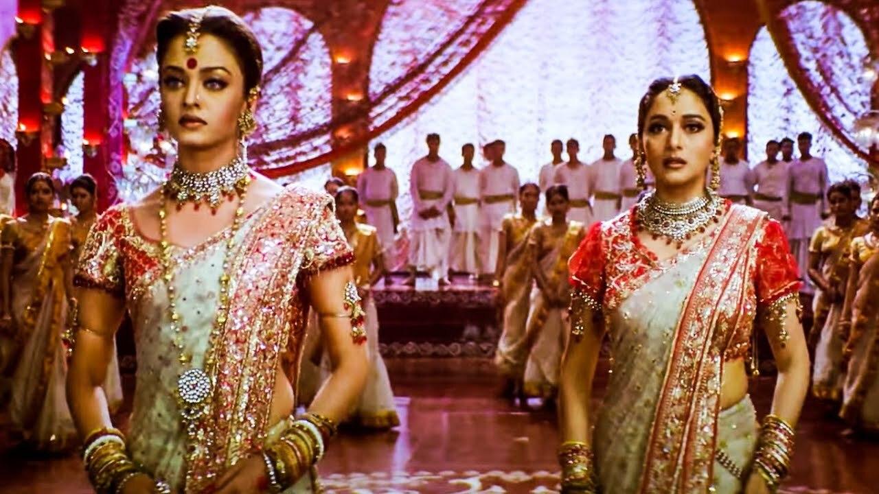 Desai spent nearly a year in building the sets for this film. He did extensive research for the film and used different colour palettes for Devdas and Paro's houses. The cost of the sets has been estimated at 200 million