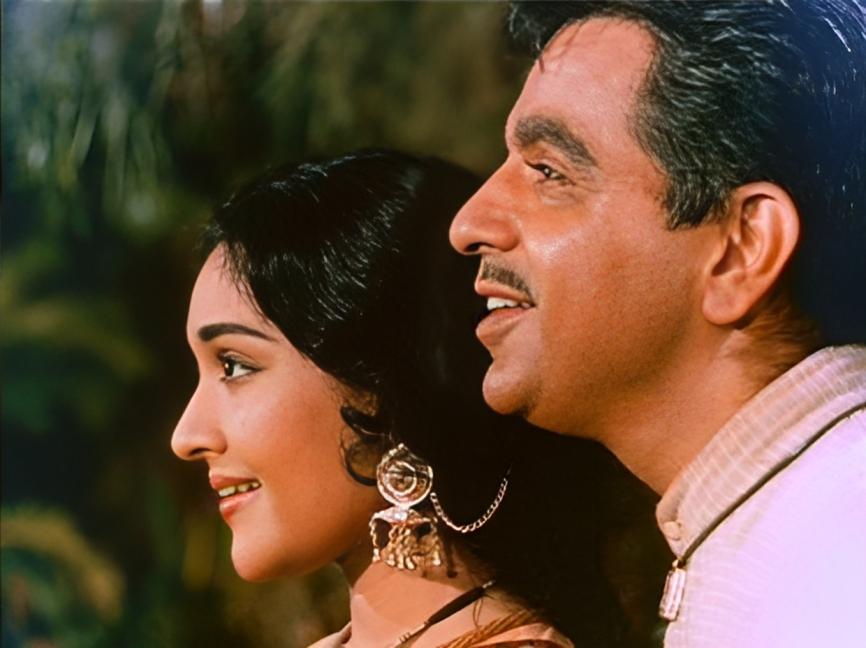 Dilip Kumar and Vyjayanthimala
Why they're Iconic: The pairing of Dilip Kumar and Vyjayanthimala in films like Ganga Jamuna and Madhumati encapsulates an era of Bollywood romance characterized by intense emotions, remarkable chemistry, and exceptional acting prowess. 