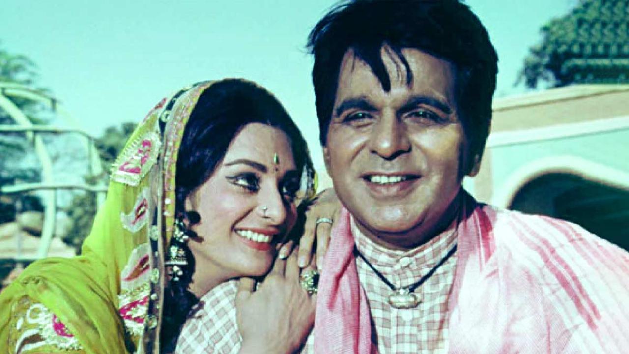 Saira Banu shares clips from Dilip Kumar's patriotic movies, talks about peace