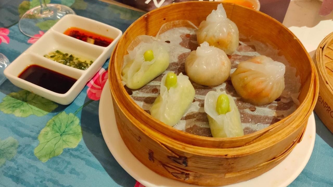 Diners can try their edamame dumplings and crystal vegetarian dumplings that melt the moment you take a bite. The dumplings are served with flavourful condiments like soy sauce, chilli sauce and scallion sauce that greatly enhance the taste of the Vietnamese specials.