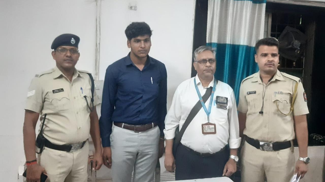 Mumbai: Fake TC held while checking tickets in first-class compartment of local train