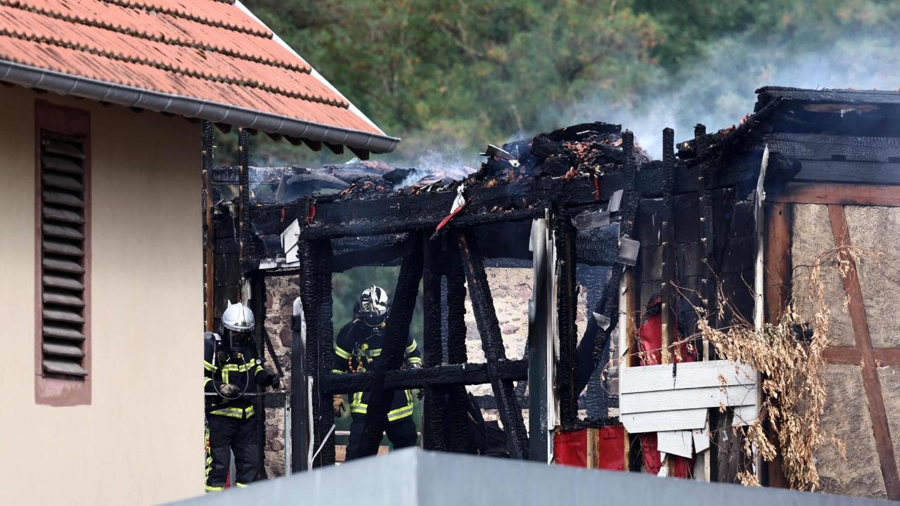 The disabled adults were on a vacation sponsored by two specialised associations. They were staying in the building, whose ground floor was made of stone and the upper part of the building was constructed of wood with heavy timbers in the traditional style of the region ¿ a factor that might partly explain why the fire spread so quickly