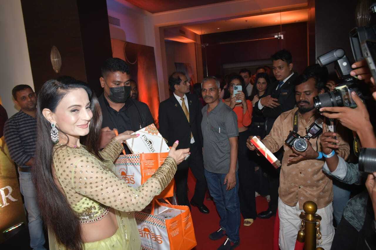 The actress shared her joy by distributing sweets among the paparazzi