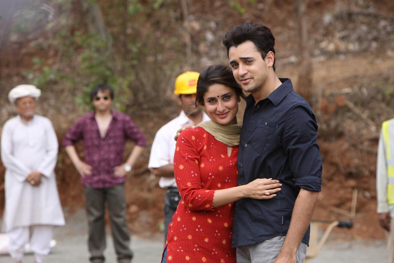 Gori Tere Pyaar Mein (2013) 




Sriram, a self-centred man, lies to his girlfriend, Dia, for his selfish gain. However, later, Sriram realises his mistake and has to fulfil a condition laid down by Dia to win her back



