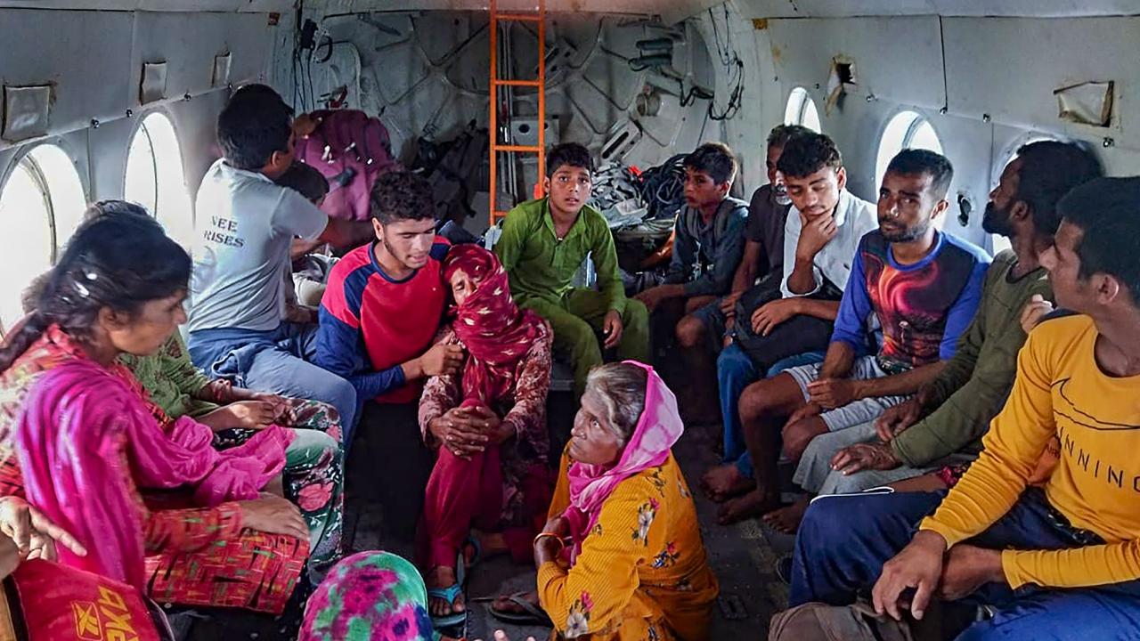 Shimla SP Sanjeev Gandhi said, Our primary focus is to rescue more and more people. One casualty has been reported so far. All agencies are working to rescue people. Around 10-15 houses have been vacated and shifted to safe places. Loss of property is yet to be ascertained