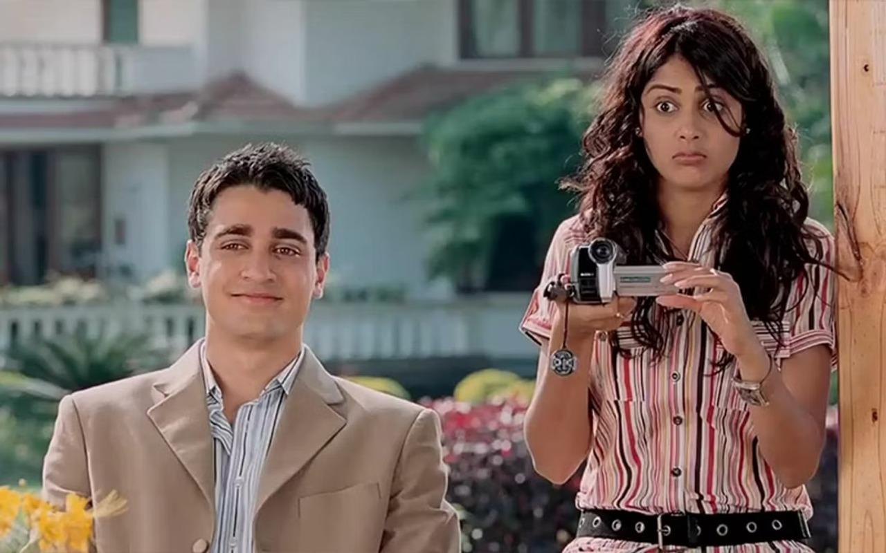 Jaane Tu...Ya Jaane Na (2008) 
A film that needs no introduction. Some might even term the film an emotion. Imran Khan and Genelia D'Souza's journey from friends to spouses is one that you can watch anytime