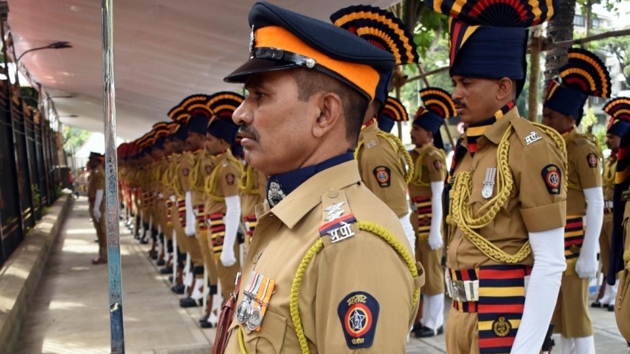 A large number of guests have been invited as compared to the figures last year. The invitation to about 1,800 'Special Guests' hse been extended in line with the government's vision of 'Jan Bhagidari'
