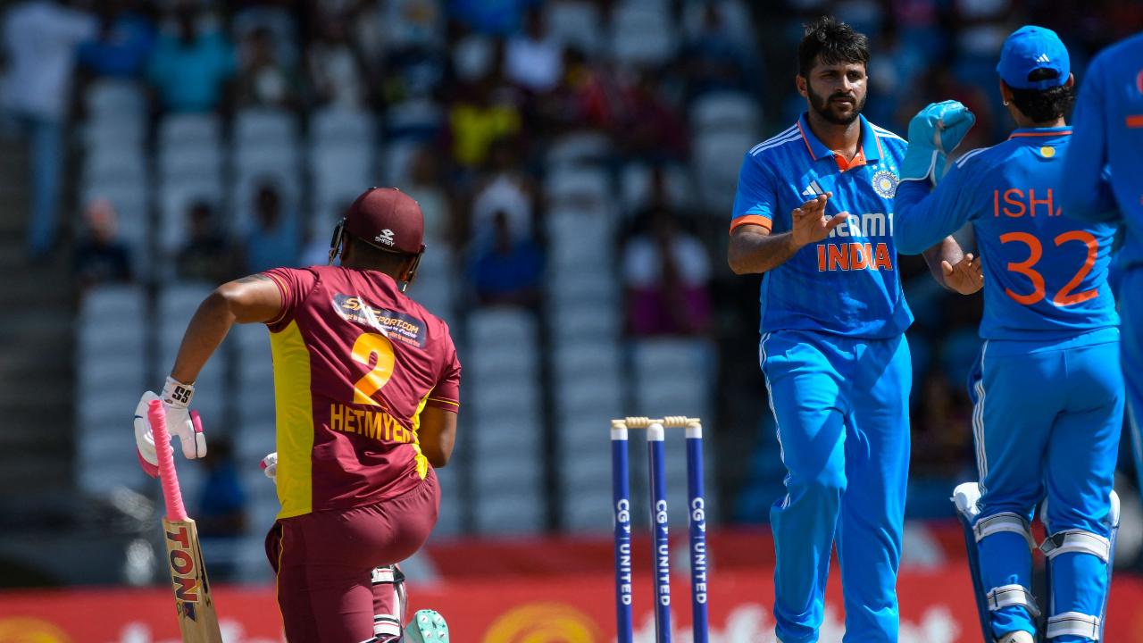 Kuldeep Yadav returned to the side for the third T20I and his performance will certainly add to India's confidence. He had missed the second T20I with a sore thumb. The left-arm wrist spinner bagged three wickets, conceding 28 runs from four overs.