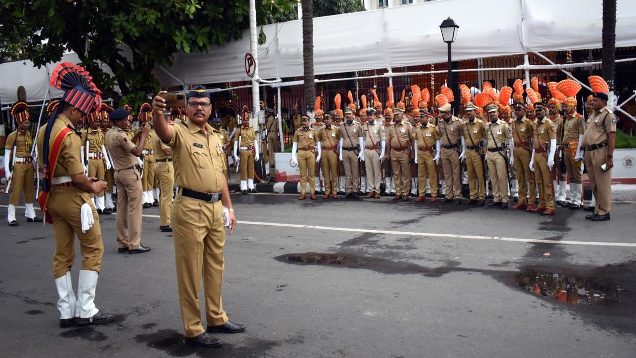 Mumbai Police parade at Mantralay where Maharashtra Chief Minister Eknath Shinde hoisted the National Flag on 77th Independence Day. Photo/Sameer Markande
