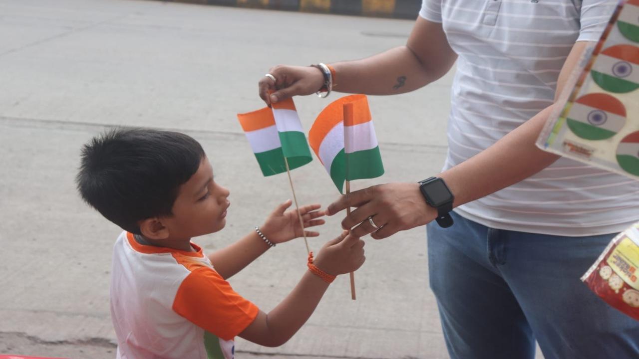 Children are seen celebrating the 77th Independence Day of India at Goregaon (East) in Maharashtra's Mumbai on August 15. Photo/Anurag Ahire