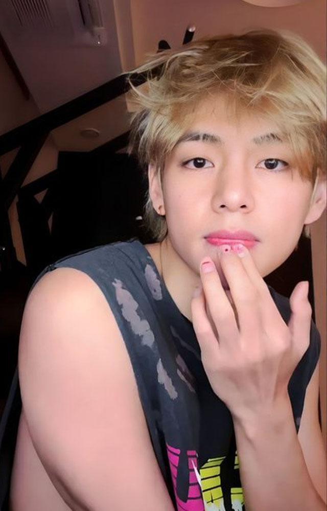 BTS`s Kim Taehyung flaunts manicure