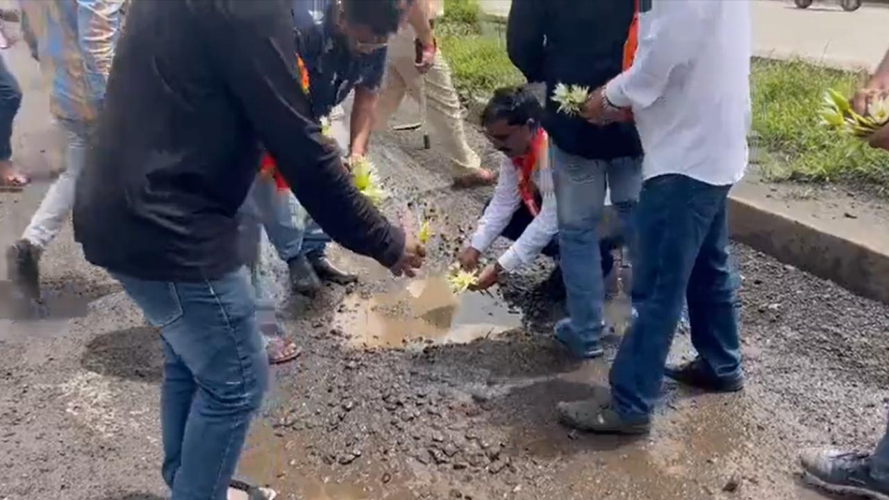 The Maharashtra Navnirman Sena (MNS) has been highlighting the issue of potholes and bad condition of roads in the state
