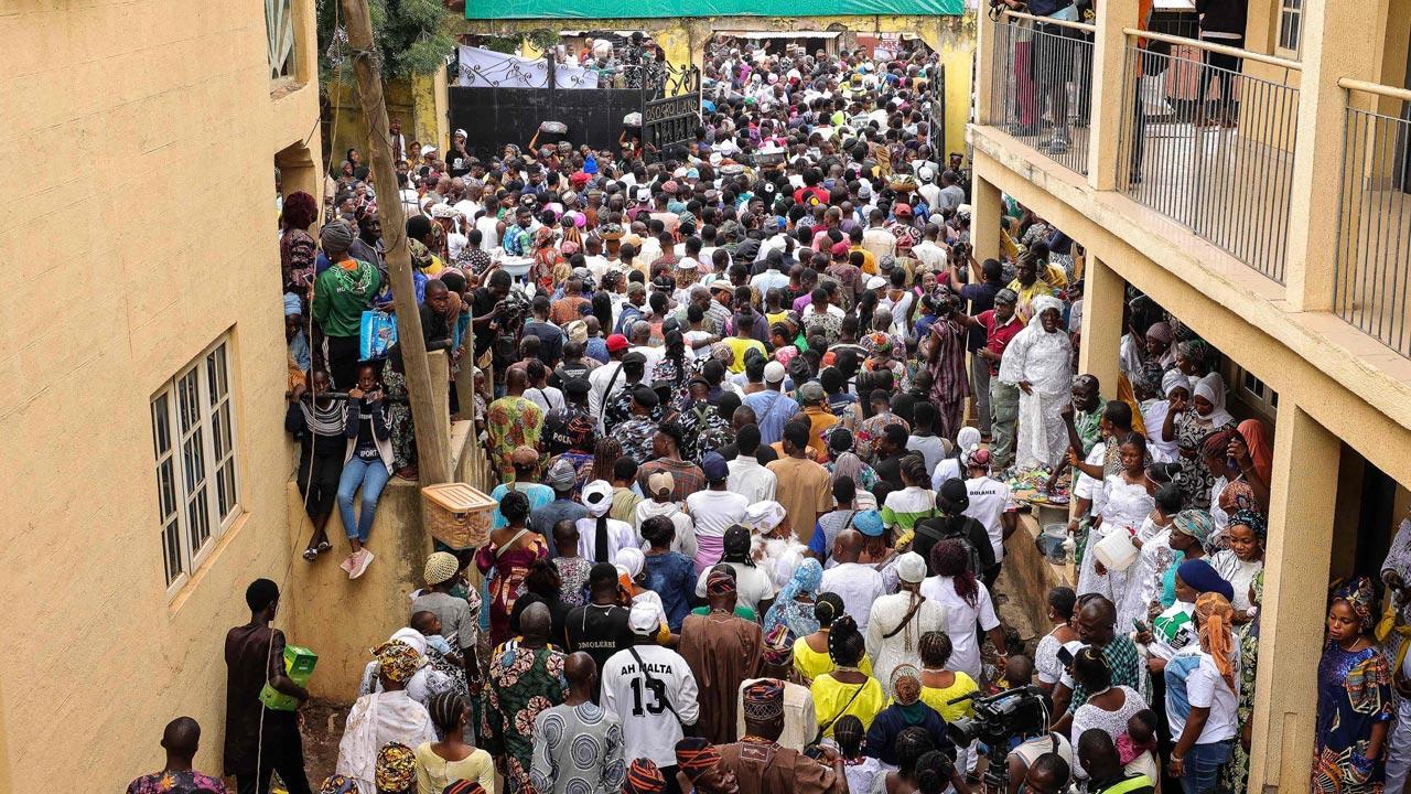 Mosque in northwestern Nigeria collapses during prayers, seven killed
