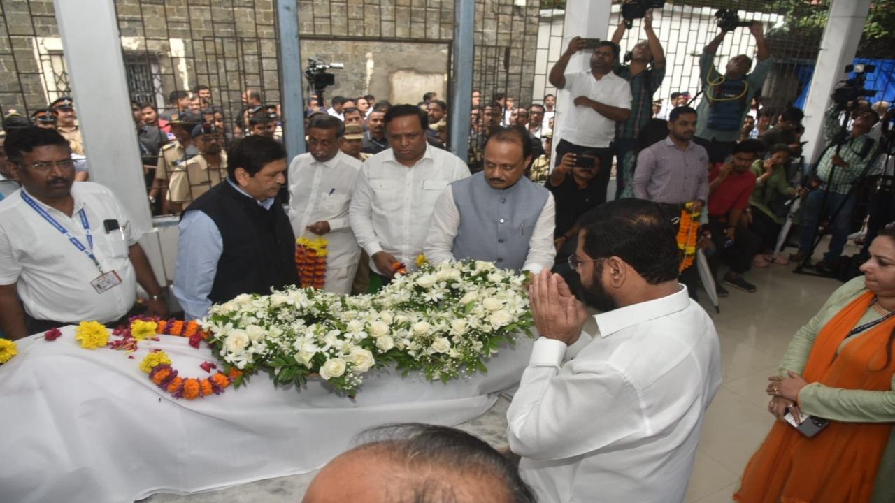 Maharashtra Chief Minister Eknath Shinde and Deputy Chief Minister Ajit Pawar paid their last respect to director Nitin Desai at JJ Hospital in Mumbai on Friday, August 4. Desai allegedly committed suicide at his ND Studio in Karjat on Wednesday morning.