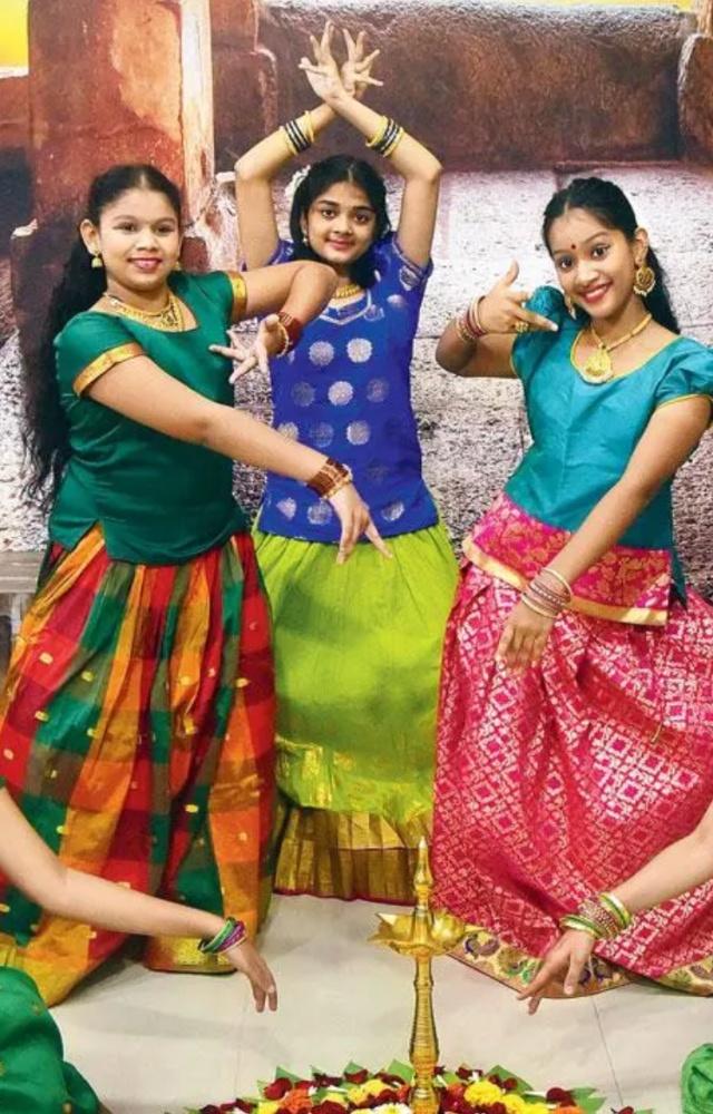 Dancers of Nupur School of Dance in Kurla, performing one of the four dances essential for Onam. Pic/Shadab Khan