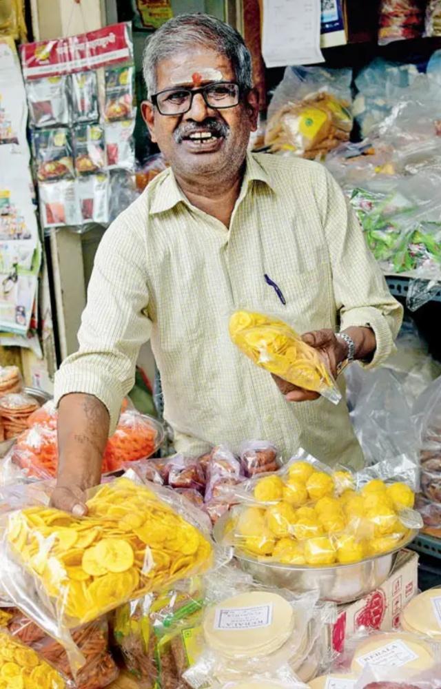 Shopkeepers show their prized snacks that have come in for Onam at Matunga. PICS/PRADEEP DHIVAR