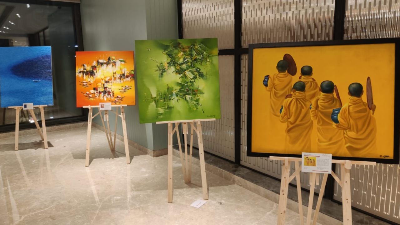 After a soulful meal, don’t forget to check out the art exhibition that displays paintings by Asian Art Homes. At this festival, you are sure to have a remarkable sensory experience. 
When: Till September 2, 2023 Time: 7 pm-11 pmCost: Rs 2295 + taxes Where: Novotel Mumbai International Airport, Food Exchange restaurant