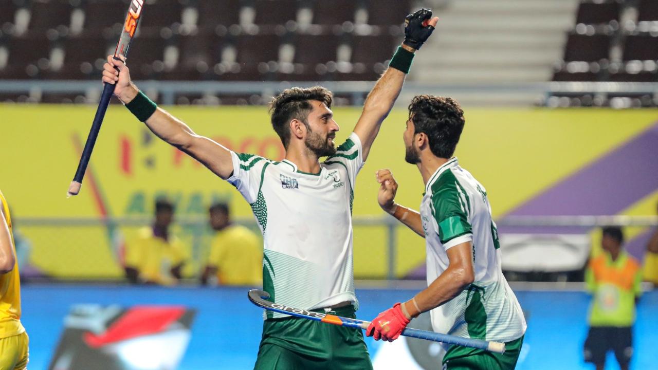 Pakistan will be going into the match against India on the back of a narrow 2-1 win over China which helped them to stay in contention for a semifinal place. However, the team was found wanting in their finishing abilities, something which it would have to improve when it takes on the hosts. The intensity is always high when it comes to any Indo-Pak match, and the visitors will have to keep their nerves in control in front of a vociferous Indian crowd.