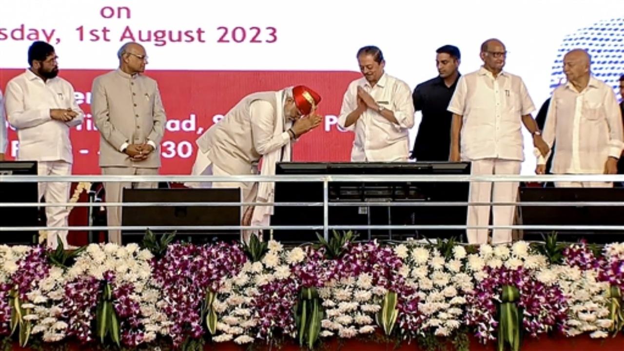 Earlier, the Prime Minister shared the stage with Nationalist Congress Party chief Sharad Pawar at the Lokmanya Tilak National Award ceremony in Pune.