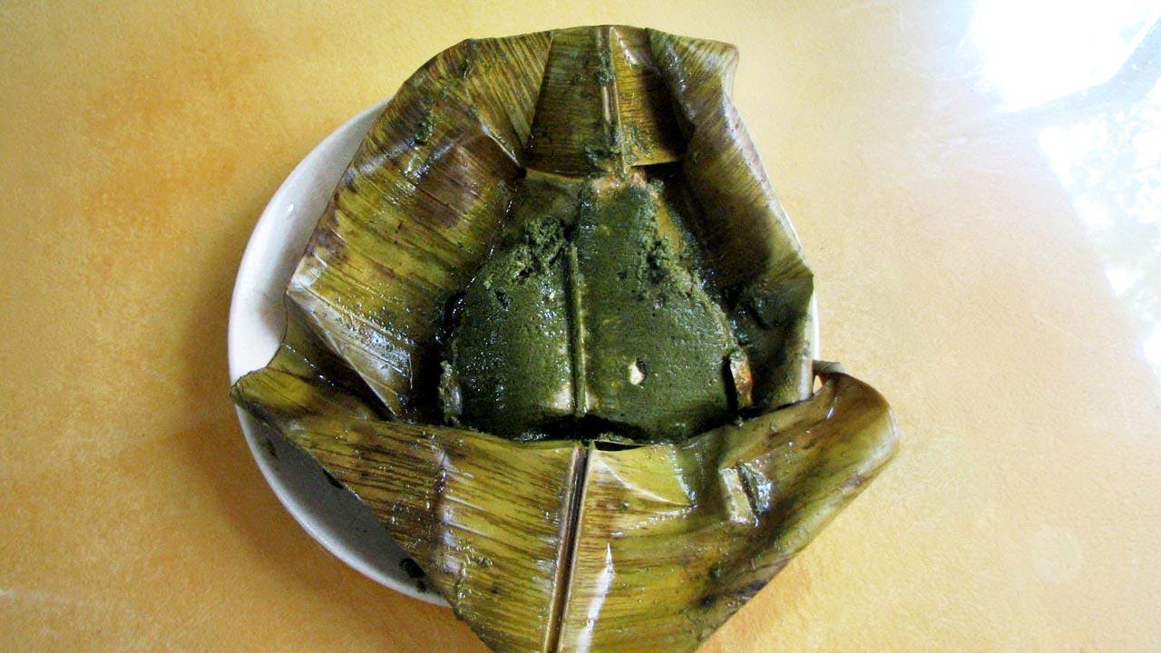 Patra ni machchi, a popular steamed dish in which pomfret is slathered with copious amounts of green chutney and wrapped in banana leaf, is most sought after at Jimmy Boy restaurant in Fort
