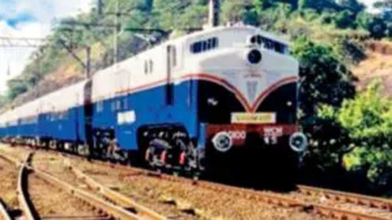 West Bengal: Protestors block Birbhum's Murarai railway station
