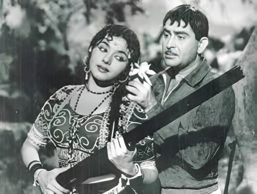 Raj Kapoor and Padmini
Why they're Iconic: Their collaboration in movies like Mera Naam Joker displayed a tender and innocent romance, making them a memorable pair of their era.