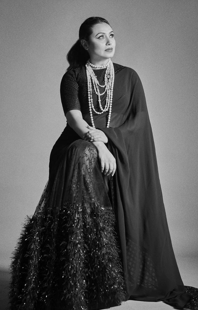 Bhumi Pednekar's Lacy Corset Blouse, Black Saree With Retro Twist | Times  Now