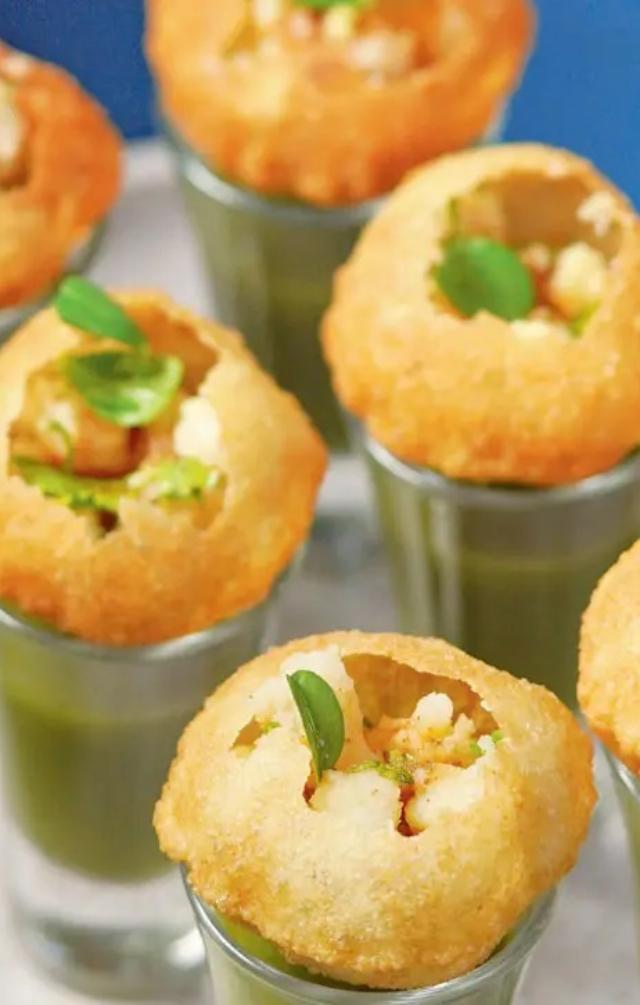 Paani puri with kalamata olive, edamame and spiced potato
At: Plot B 12, Ghanshyam Chamber, Lokhandwala, Andheri West, Cost: Rs 335