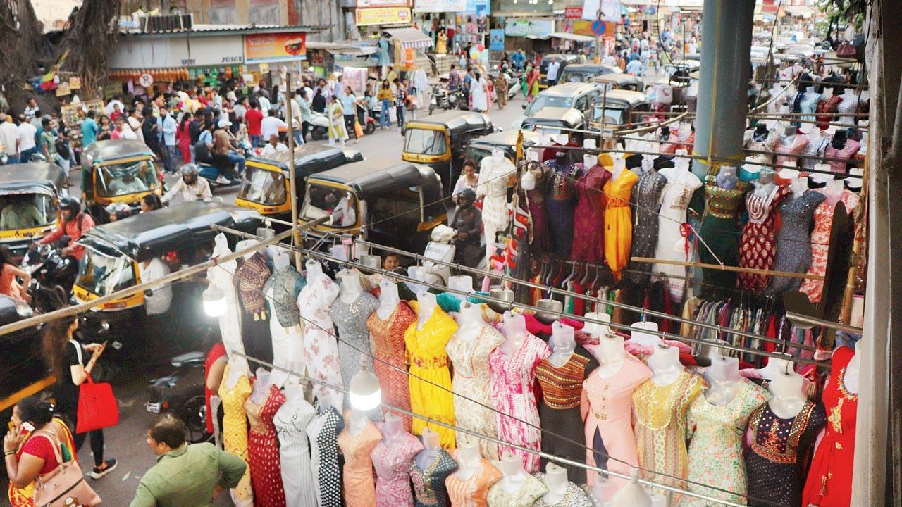 Mumbai: BMC reluctant to process licences for hawkers?