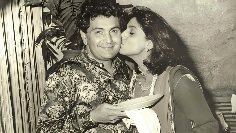 Rishi Kapoor and Neetu Singh
Why they're Iconic: Their youthful and relatable chemistry in movies like Amar Akbar Anthony and Khel Khel Mein resonated with audiences, portraying contemporary love stories.