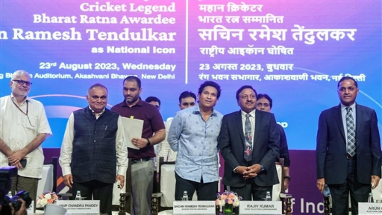 Addressing the gathering, Tendulkar said India is the biggest democracy in the world and it is our prime responsibility to exercise our voting rights.