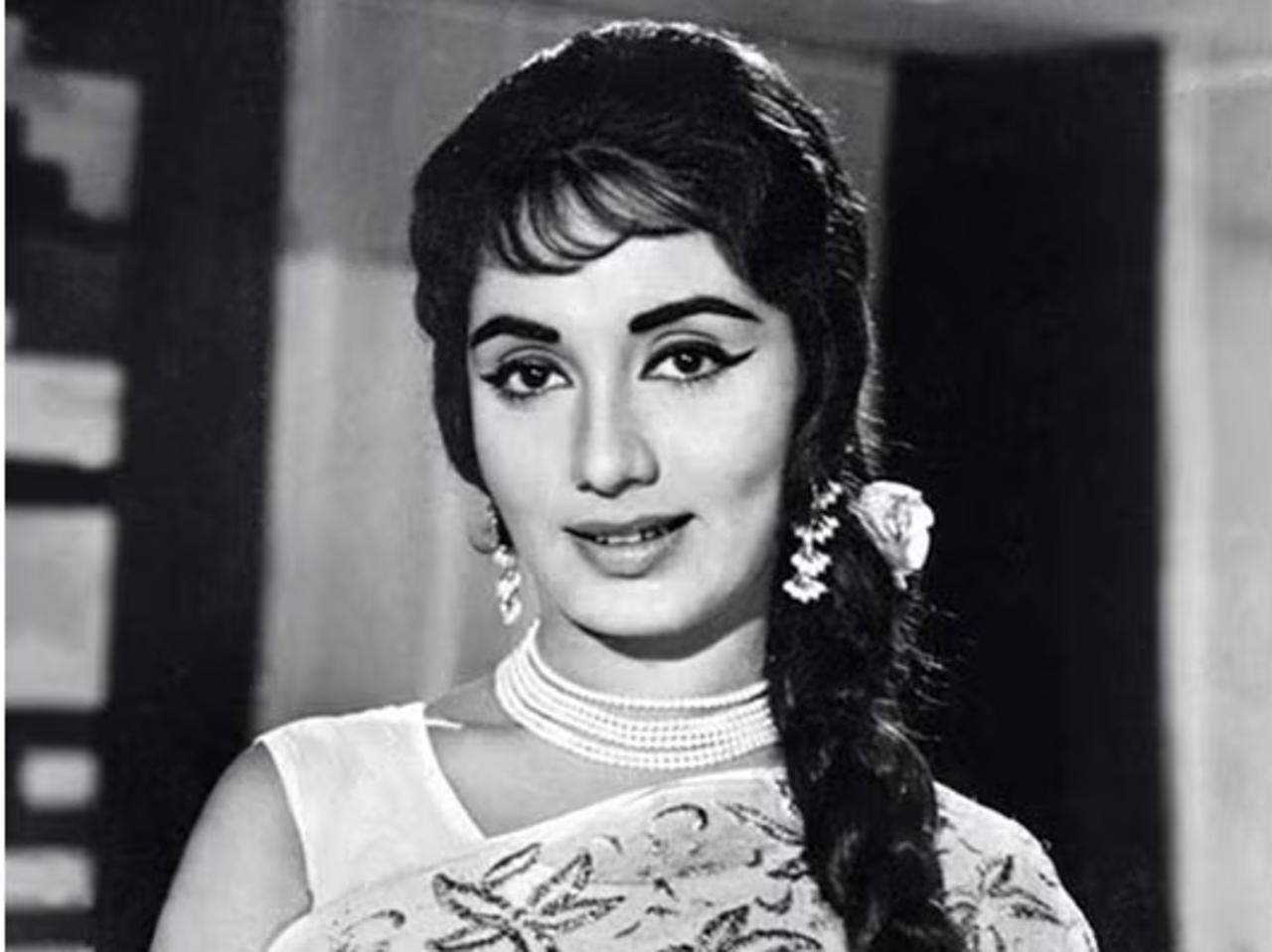 Sadhana’s fringe
Sadhana was quite the Bollywood beauty from the black-and-white cinema of the '60s. She flaunted her fringe hairdo – reminiscent of Audrey Hepburn from Roman Holiday, in films like 'Love in Shimla' and caused a stir amongst women at the time