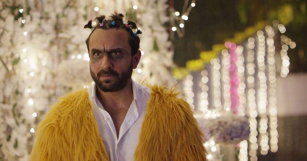 Kaalakaandi (2018)
An experimental black comedy film, it received mixed response. While Saif was appreciated for his performance, it failed to attract much audience